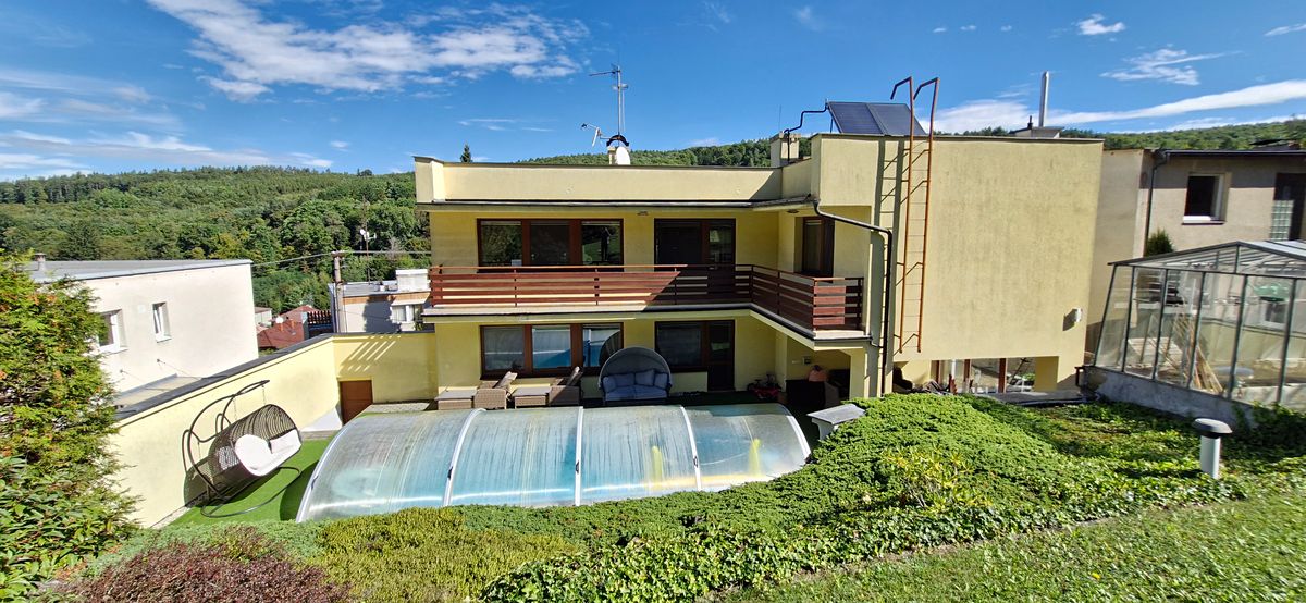 Prodej rodinného domu 250 m², pozemek 1554 m² – fotografie 2