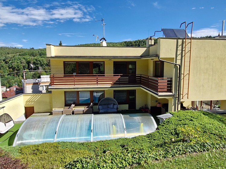 Haus zum Kauf, 250 m² (2 von 15)