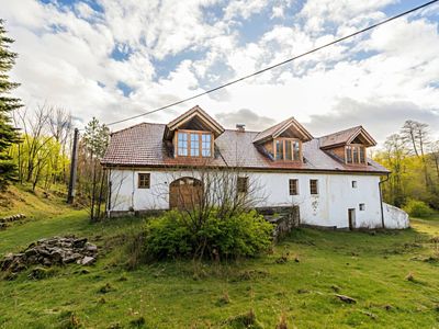 Prodej rodinného domu 1947 m², pozemek 24277 m²