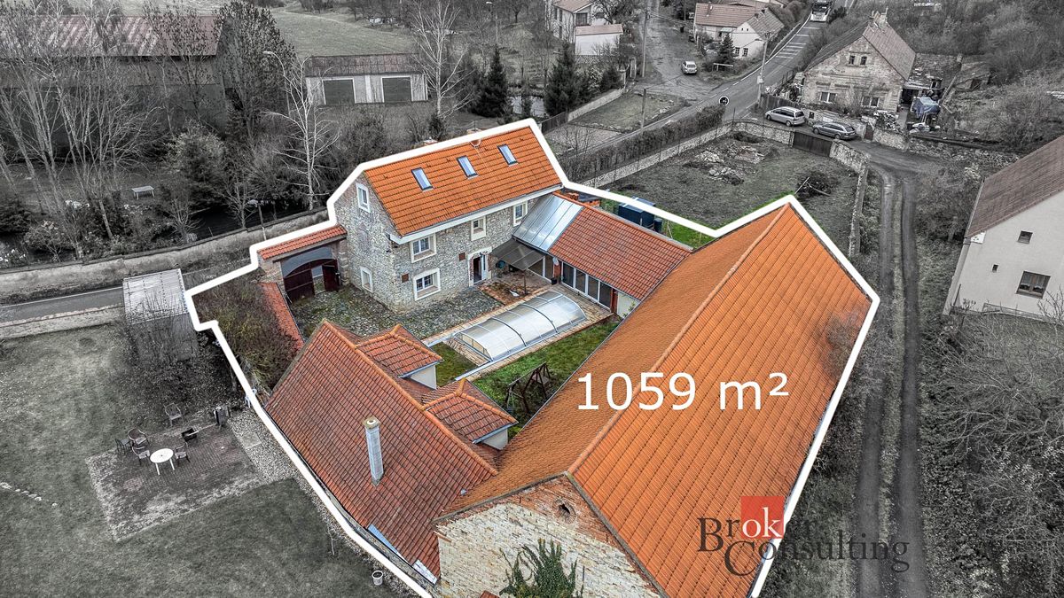 Prodej rodinného domu 579 m², pozemek 1059 m² – fotografie 2