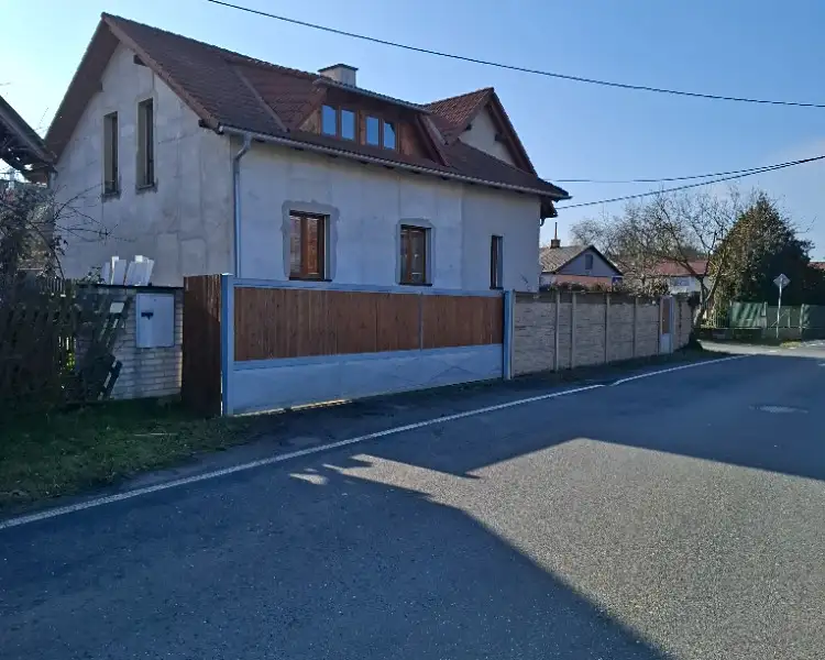 Prodej rodinného domu 220 m², pozemek 509 m², Sibřina – náhled fotky 1