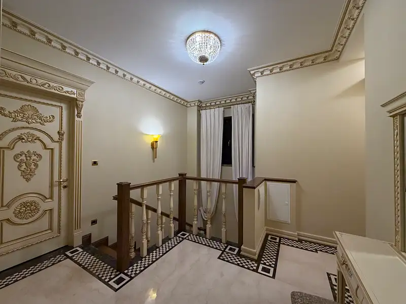 Pronájem rodinného domu 450 m², pozemek 707 m², Praha – náhled fotky 2