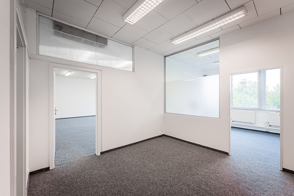 Pronájem kanceláře 628 m² – fotografie 3