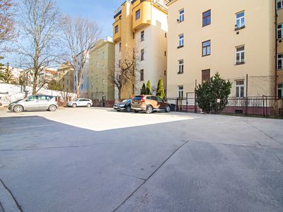 Pronájem garážového stání 12 m²
