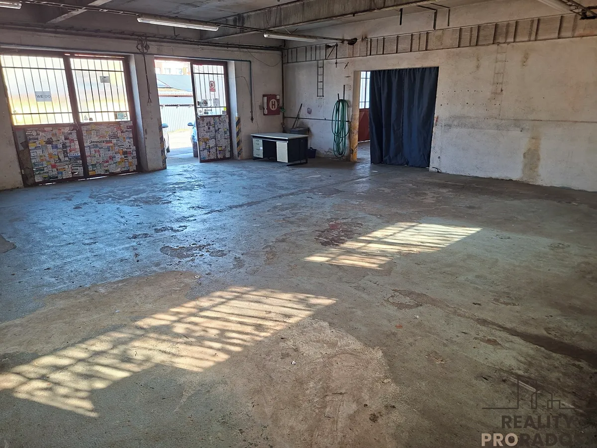 Pronájem výrobní haly, prostoru 230 m²