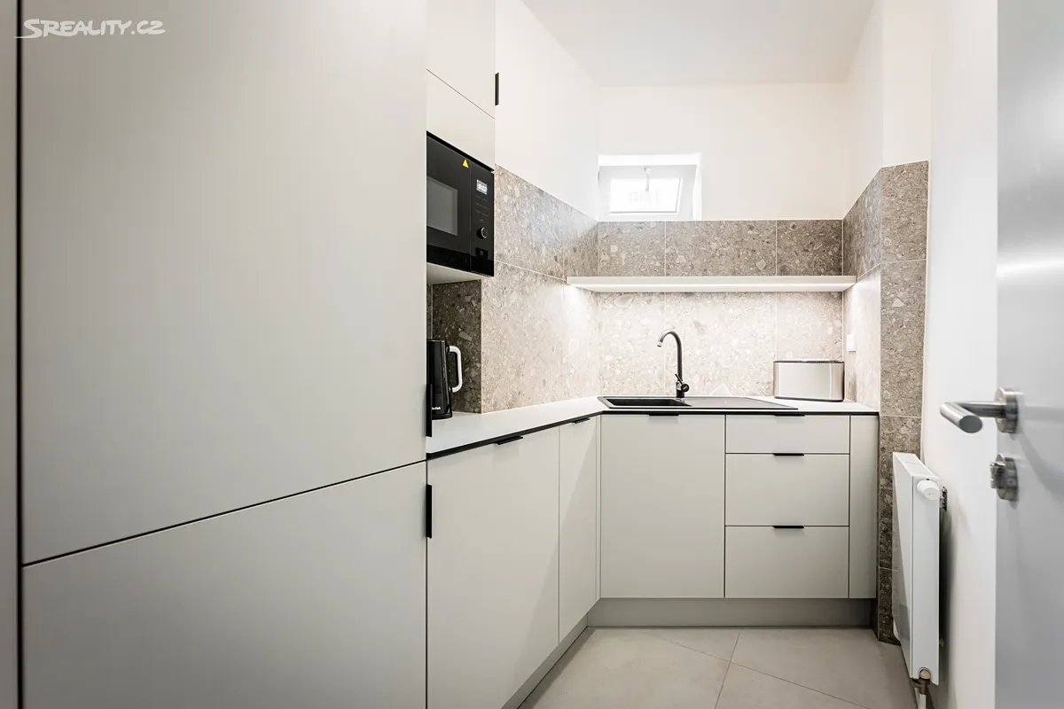 Pronájem kanceláře 122 m² – pohled 4