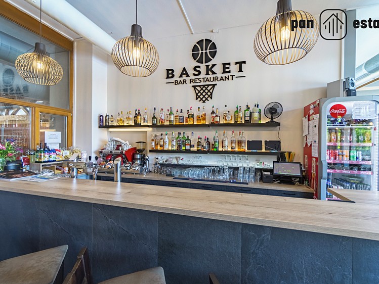 Pronájem komerčního prostoru, 659 m² (1 z 17)