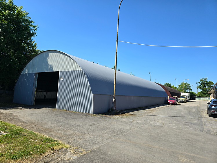 Pronájem komerčního prostoru, 180 m² (1 z 5)