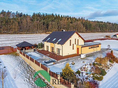Prodej  rodinného domu 256 m², pozemek 1 225 m²