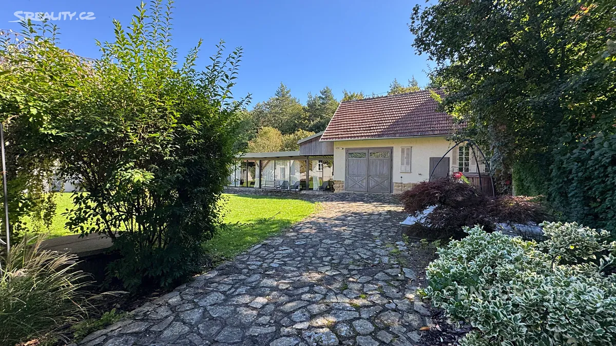 Prodej rodinného domu 600 m², pozemek 1097 m² – pohled 4