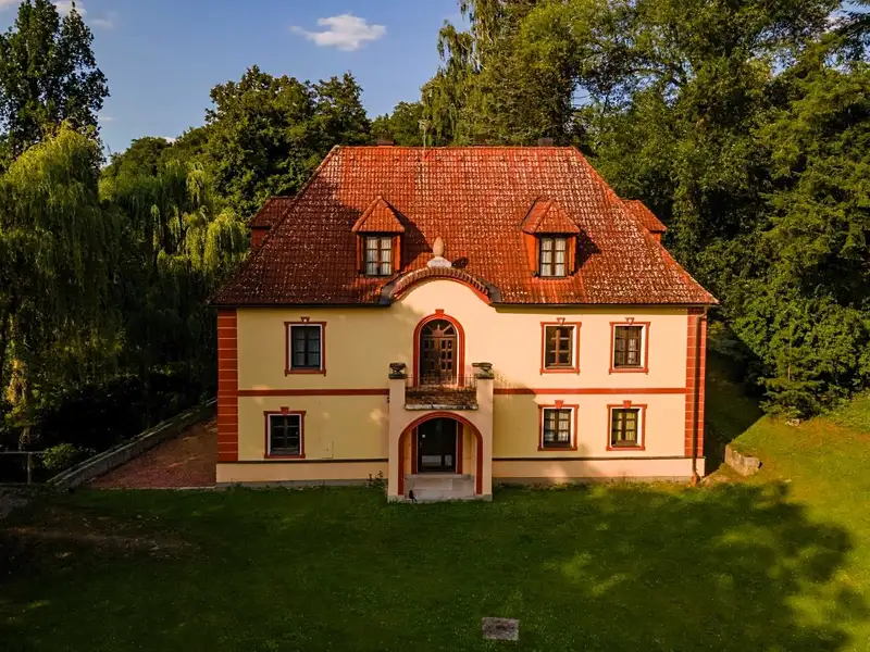 Prodej rodinného domu 500 m², pozemek 372118 m², Bělčice – náhled fotky 2