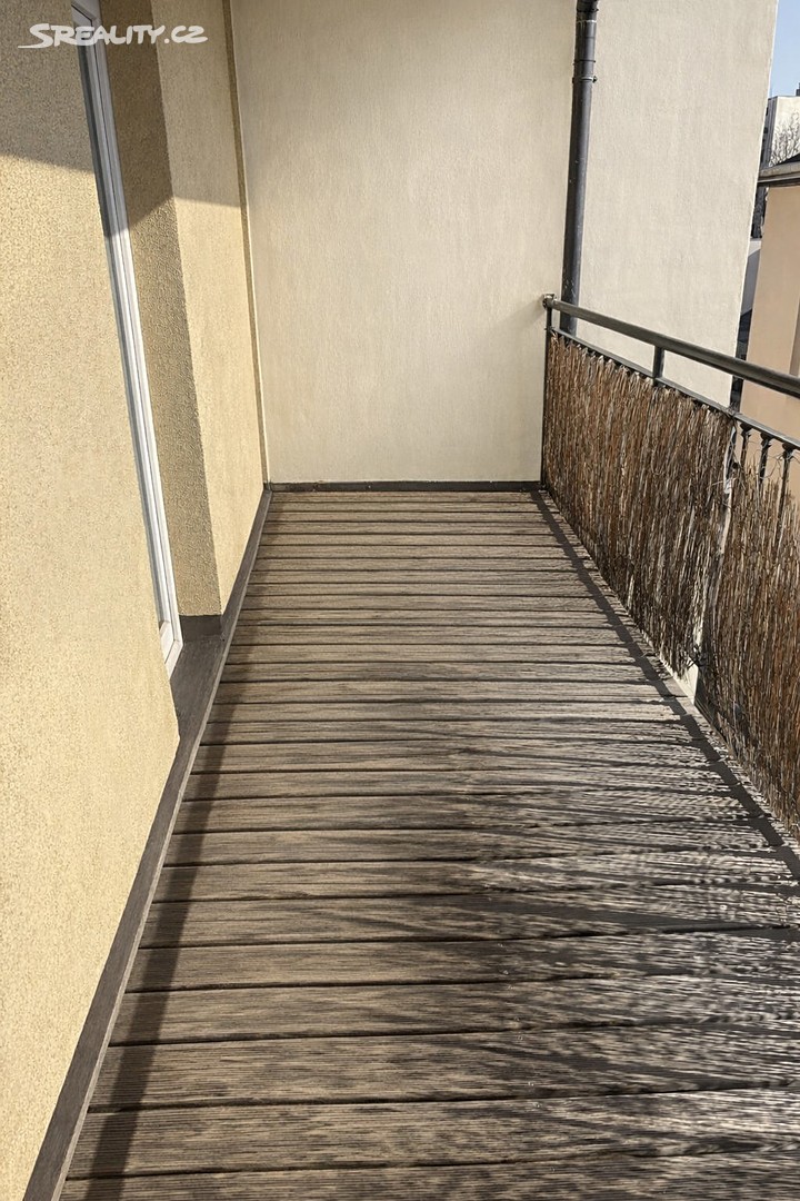 Pronájem bytu 3+kk 110 m² – pohled 3