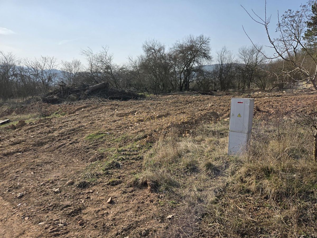Prodej stavebního pozemku 3240 m²