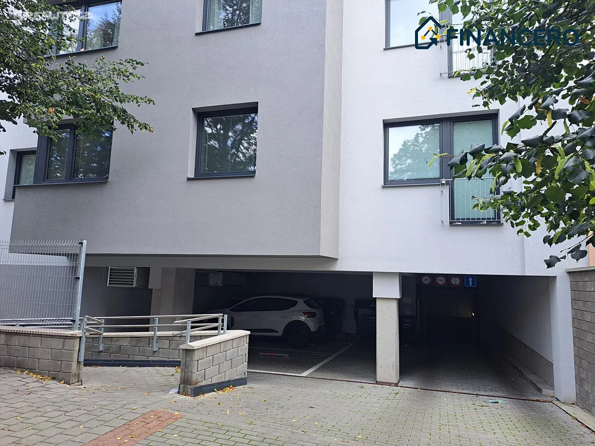 Prodej garážového stání 11 m²