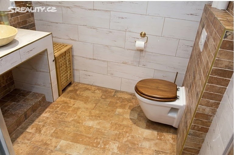 Prodej  rodinného domu 360 m², pozemek 1 000 m² – pohled 4