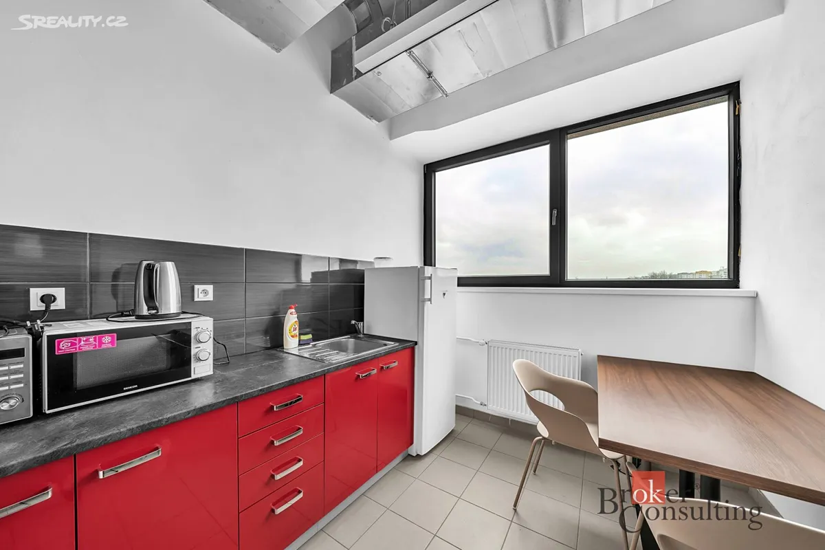 Pronájem kanceláře 67 m² – pohled 3