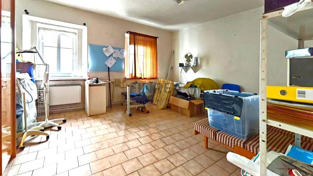 Prodej rodinného domu 450 m², pozemek 120 m² – fotografie 4