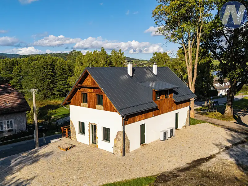 Prodej rodinného domu 196 m², pozemek 400 m², Horní Planá – náhled fotky 1