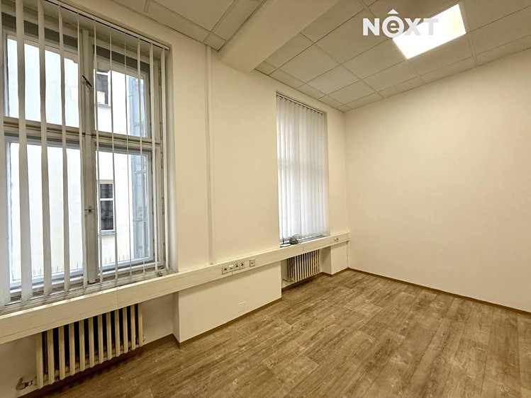 Pronájem komerčního prostoru, 18 m² (1 z 4)