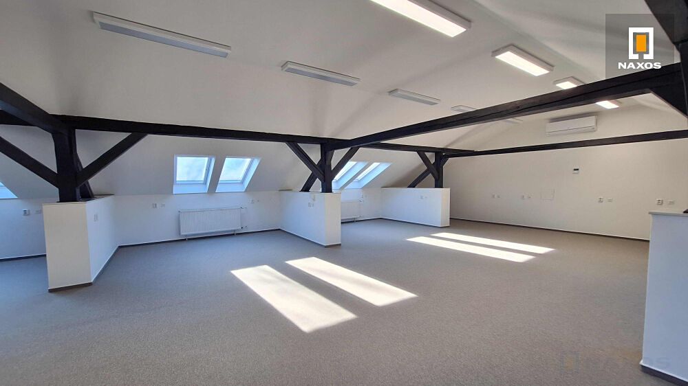 Pronájem kanceláře 272 m² – fotografie 2