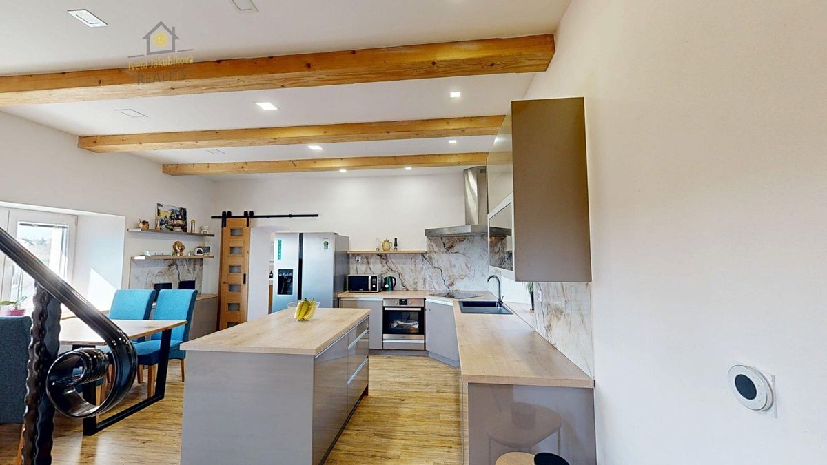 Prodej vícegeneračního domu 494 m², pozemek 777 m² – fotografie 2