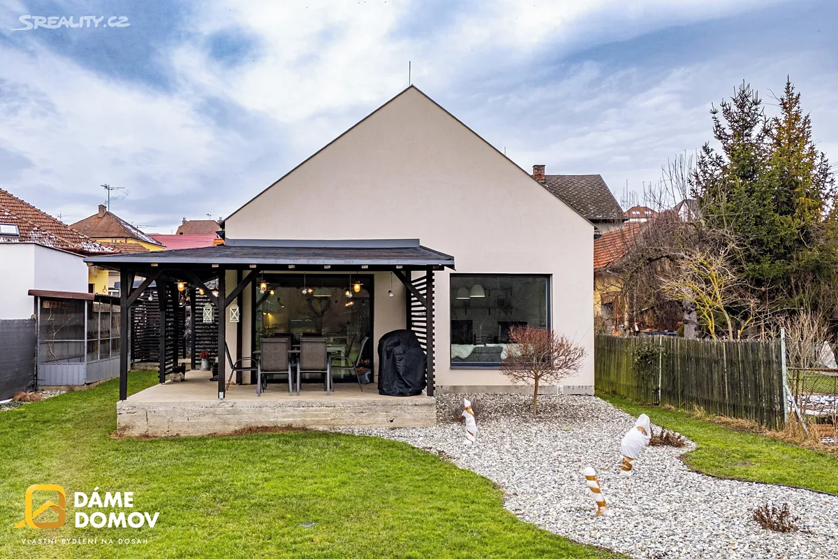 Prodej rodinného domu 225 m², pozemek 2037 m²