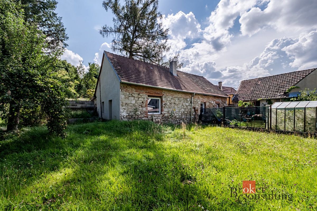 Prodej rodinného domu 100 m², pozemek 1008 m² – fotografie 2