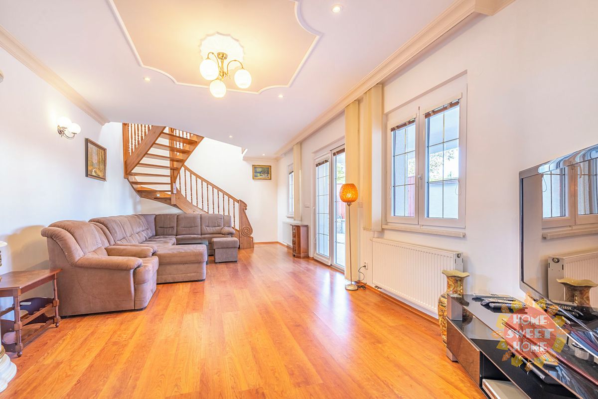 Prodej rodinného domu 320 m², pozemek 400 m² – fotografie 4