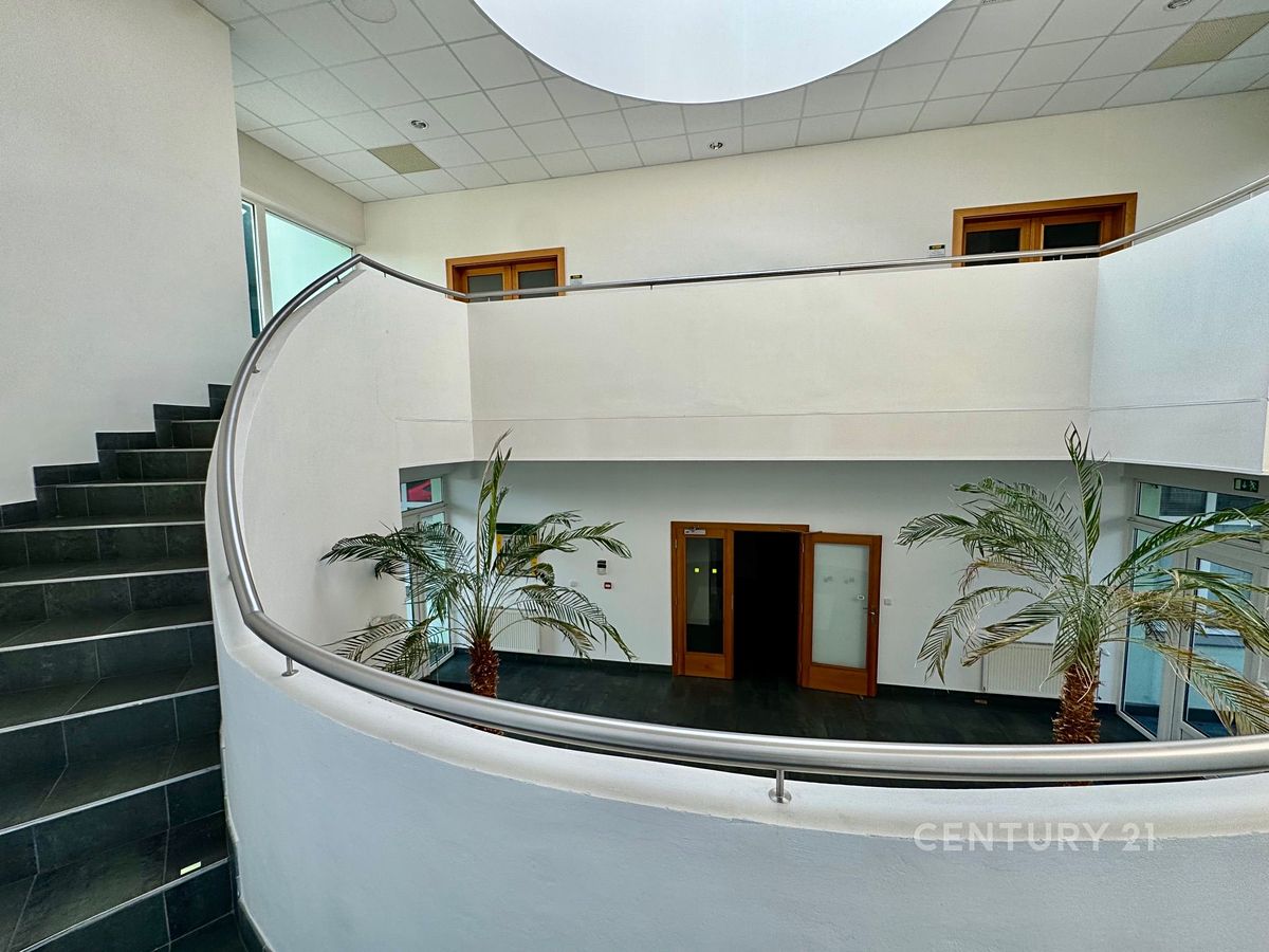 Pronájem kanceláře 153 m² – fotografie 2