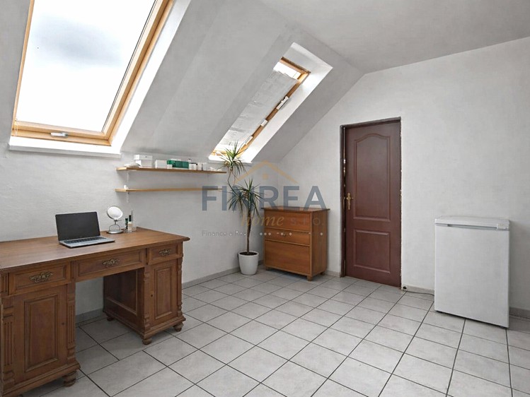 Haus zum Kauf, 450 m² (2 von 30)
