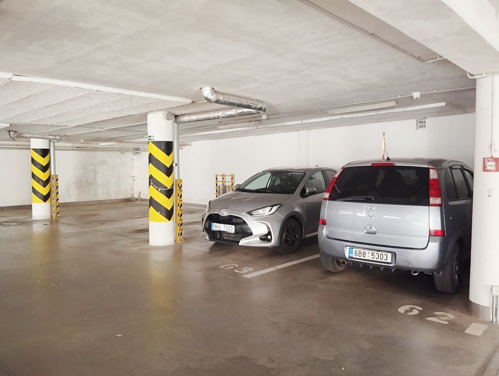 Pronájem garážového stání 6 m² – fotografie 3