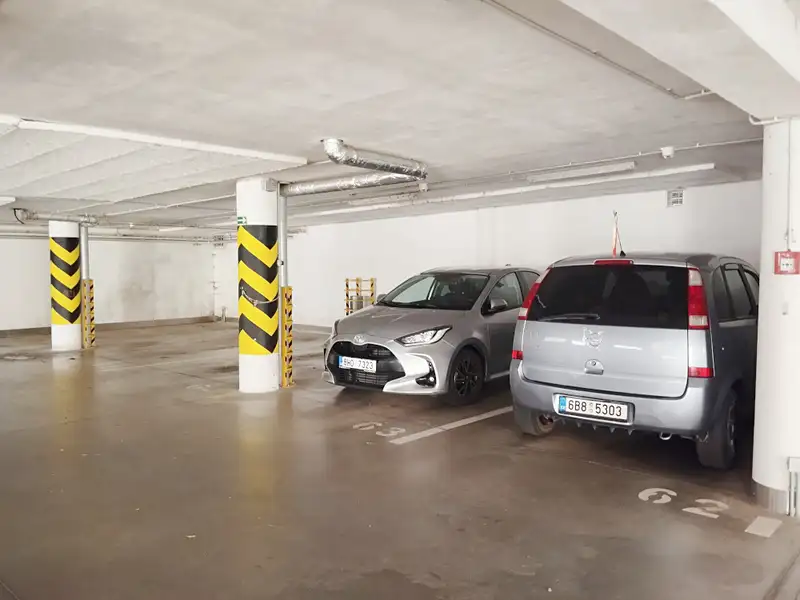 Pronájem garážového stání 6 m², Hradec Králové – náhled fotky 3