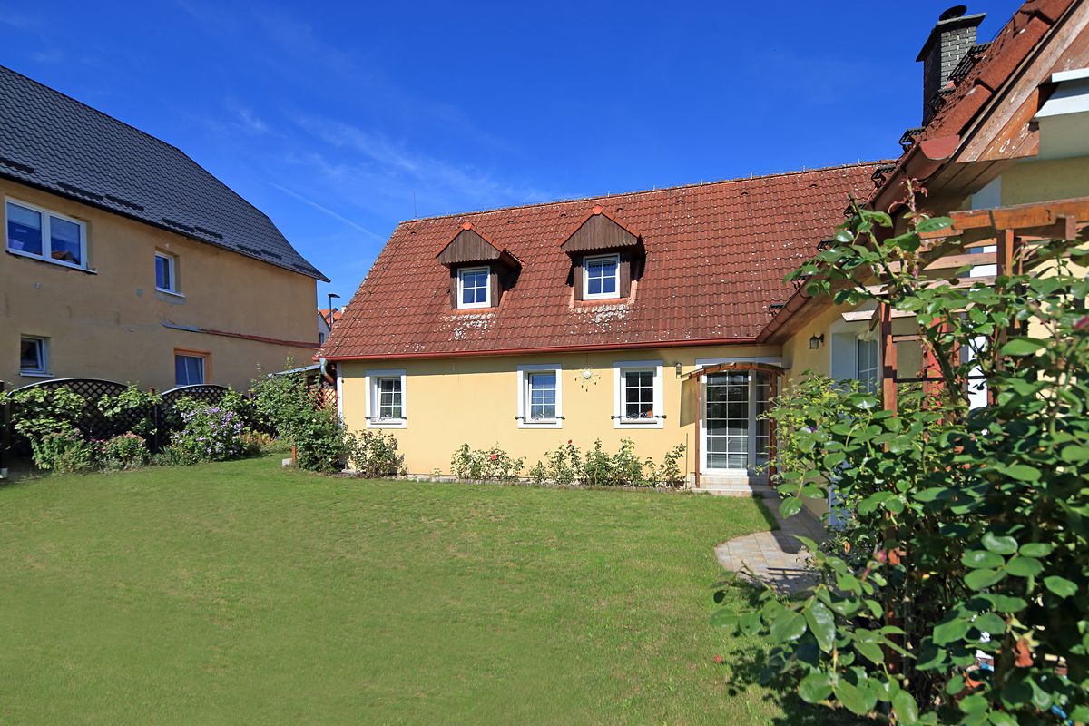 Prodej rodinného domu 268 m², pozemek 465 m² – fotografie 2