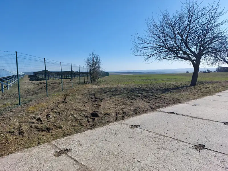 Prodej komerčního pozemku 917 m², Holubice – náhled fotky 1