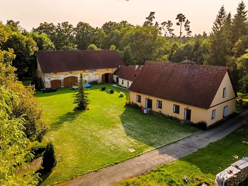 Prodej rodinného domu 500 m², pozemek 372118 m², Bělčice – náhled fotky 3