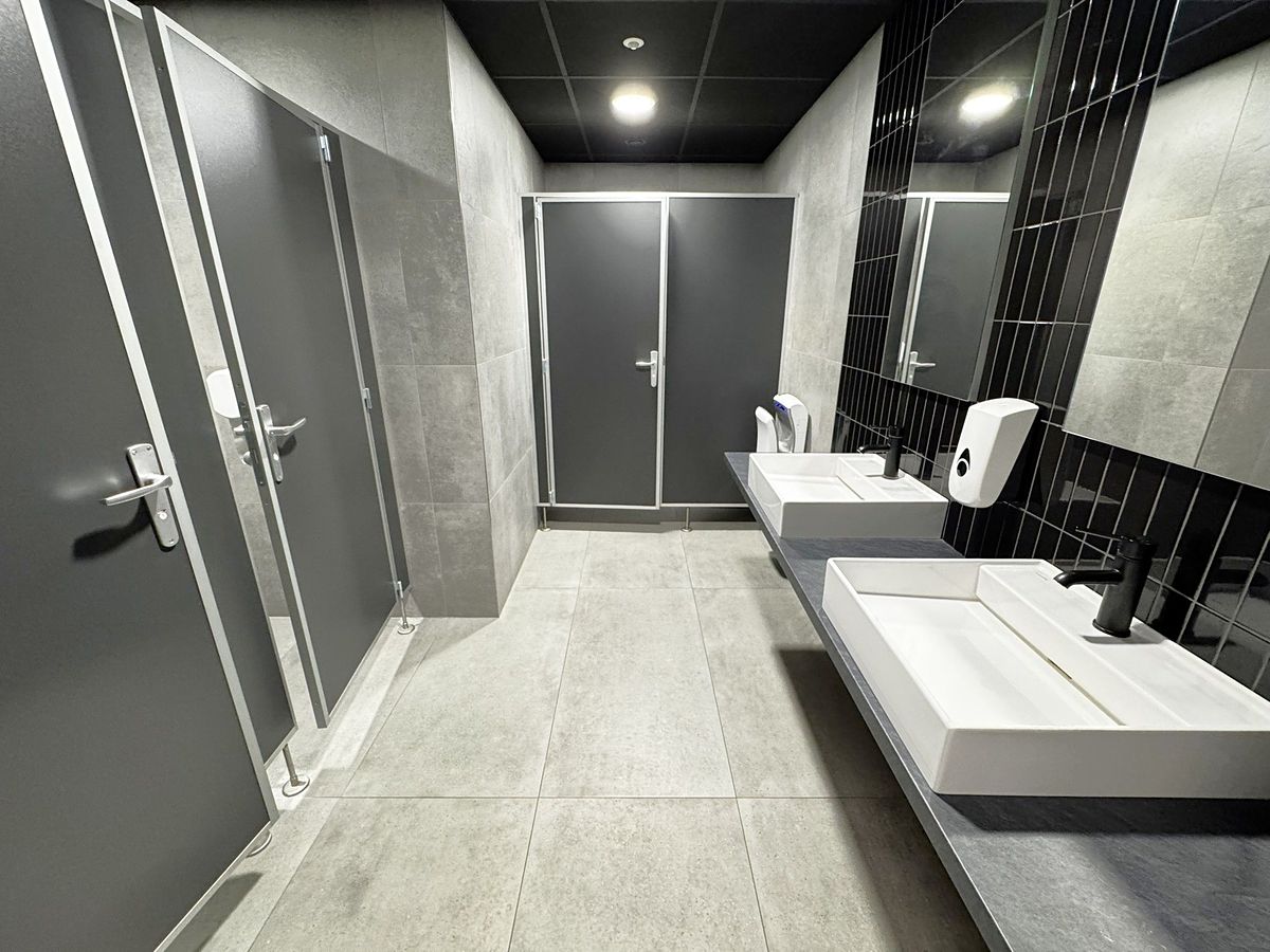Pronájem kanceláře 369 m² – fotografie 2