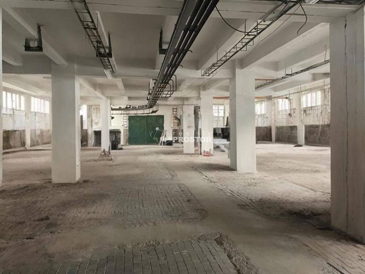 Pronájem skladového prostoru 1000 m² – fotografie 3
