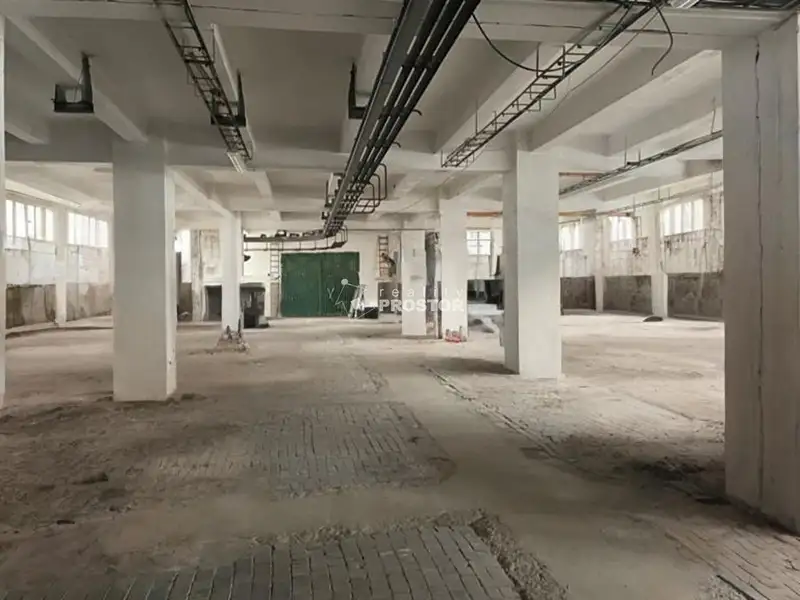 Pronájem skladového prostoru 1000 m², Králův Dvůr – náhled fotky 3