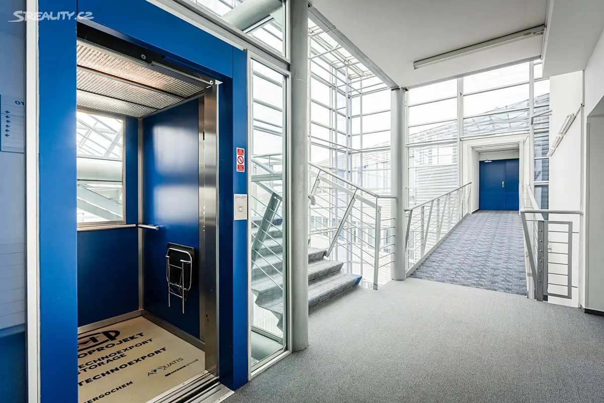 Pronájem kanceláře 122 m² – pohled 3