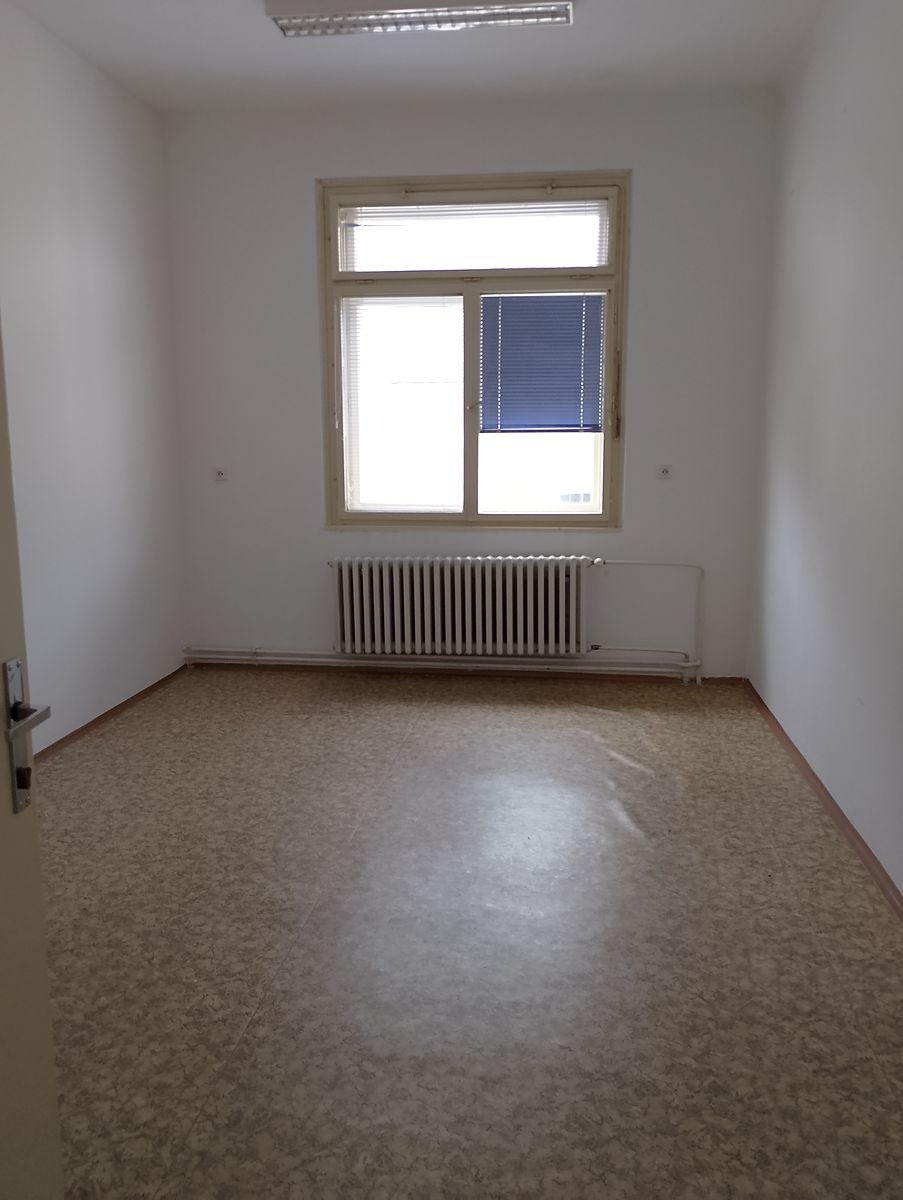 Pronájem kanceláře 55 m² – fotografie 3
