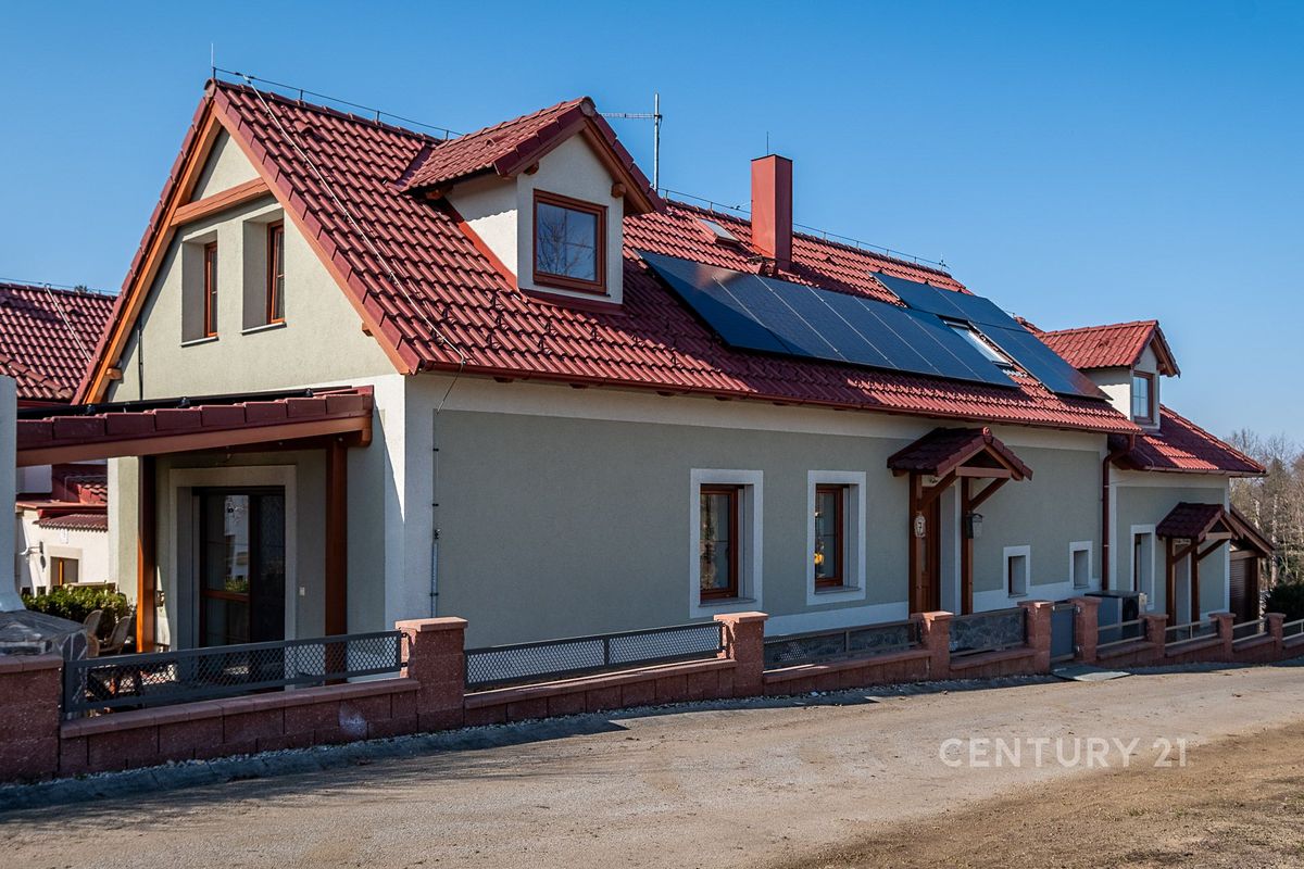 Prodej rodinného domu 220 m², pozemek 242 m², Vrábče – fotka 1 z 3
