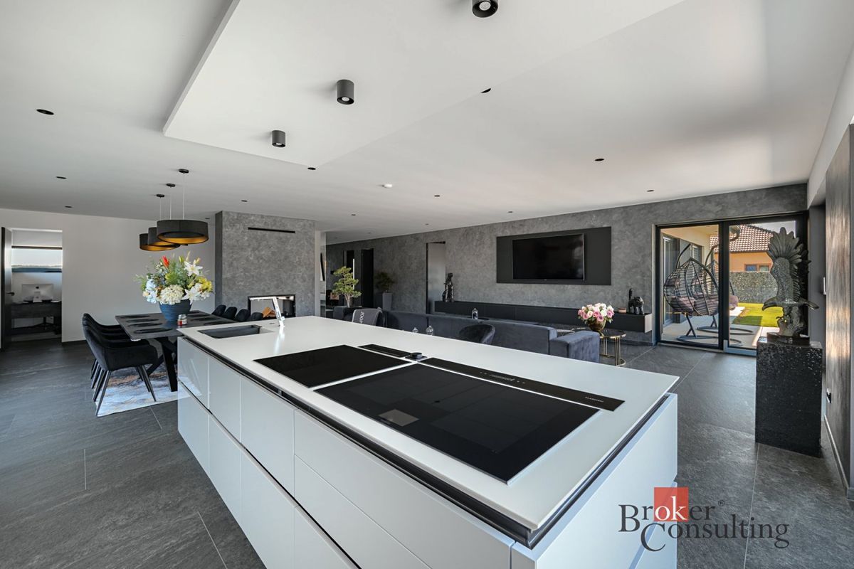 Prodej rodinného domu 268 m², pozemek 720 m²