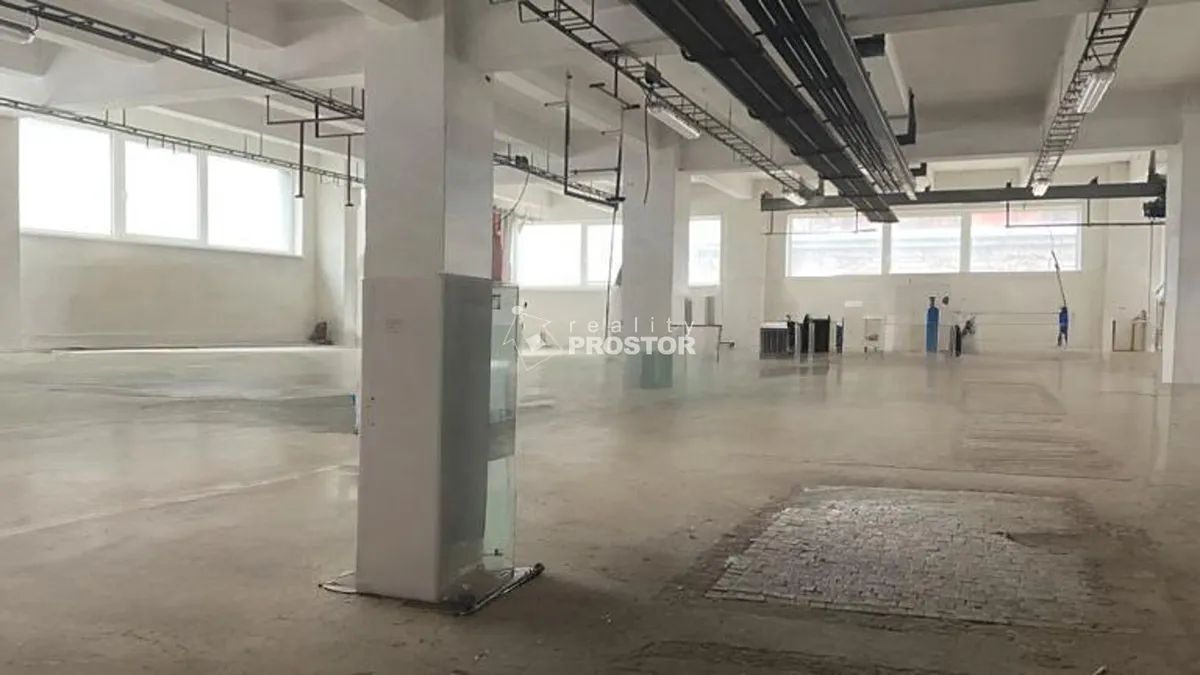 Pronájem skladového prostoru 1000 m²
