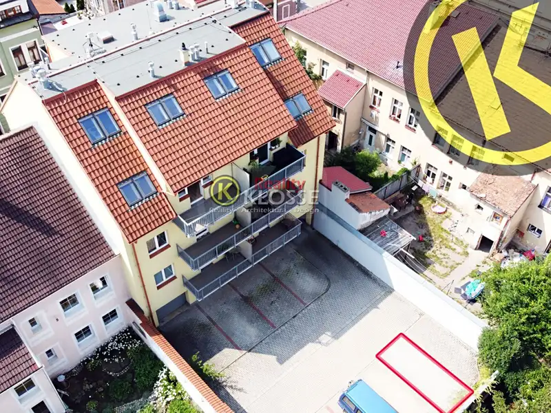 Pronájem garážového stání 14 m², České Budějovice – náhled fotky 1
