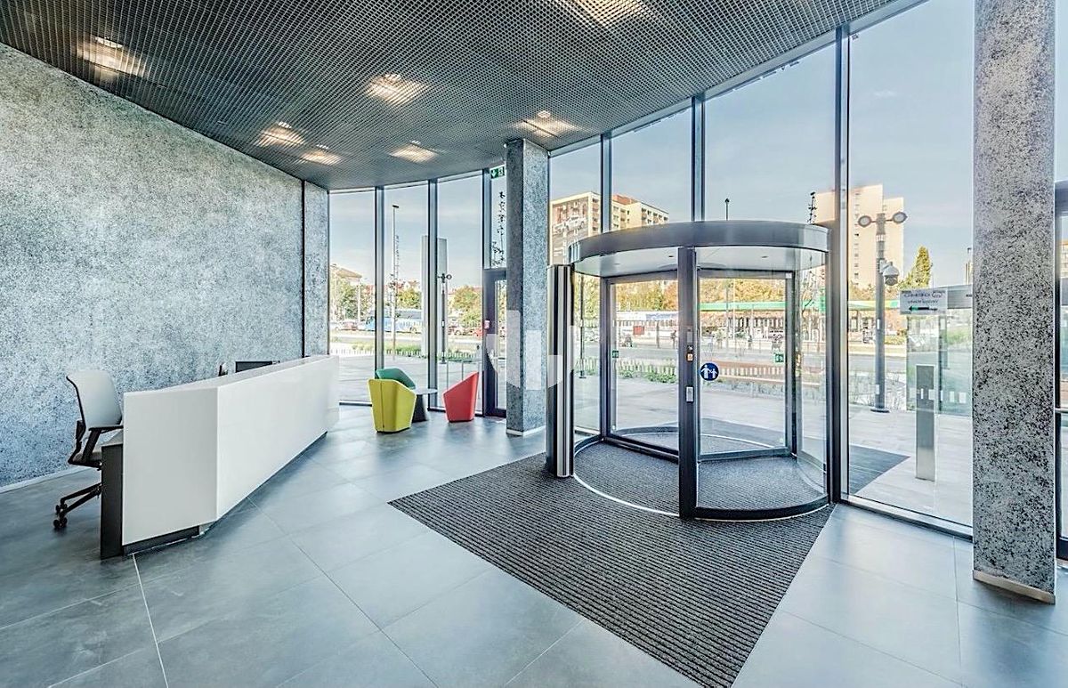 Pronájem kanceláře 447 m² – fotografie 2