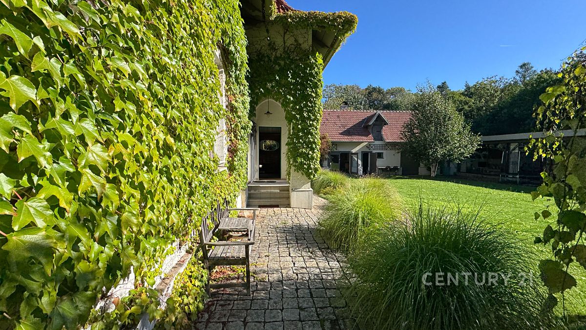 Prodej rodinného domu 600 m², pozemek 1097 m² – fotografie 2