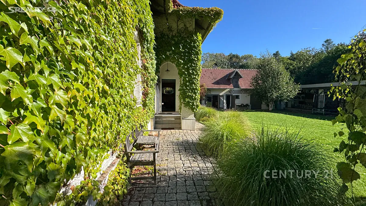Prodej rodinného domu 600 m², pozemek 1097 m² – pohled 2