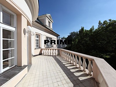 Pronájem bytu 6 pokojů a více 270 m²