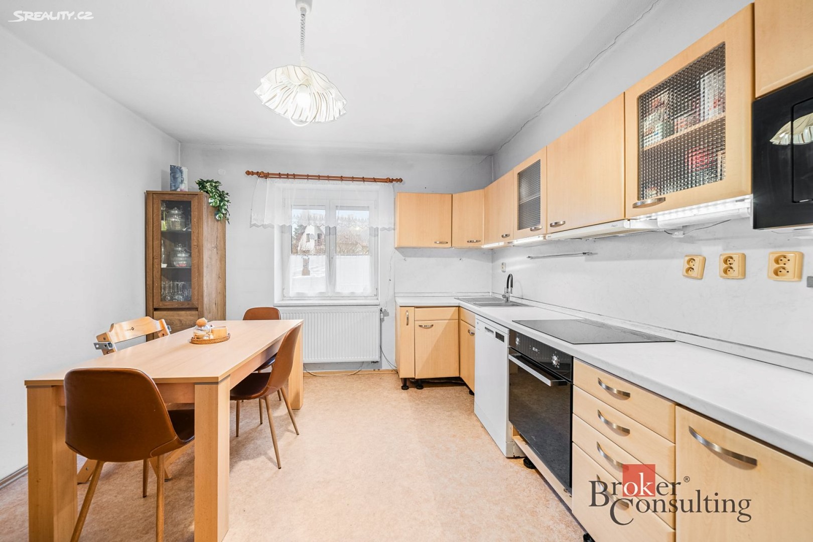 Prodej  rodinného domu 197 m², pozemek 1 522 m² – pohled 2