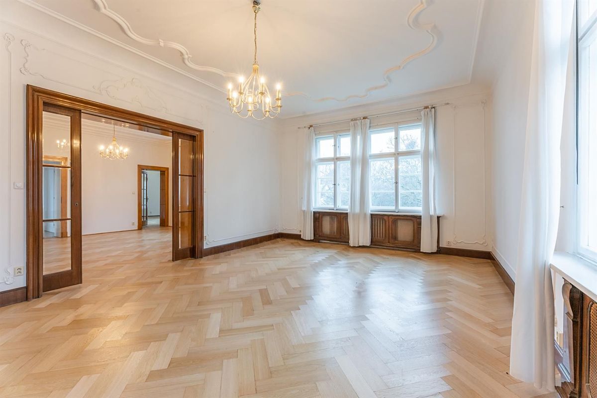 Pronájem bytu 6 pokojů a více 272 m²
